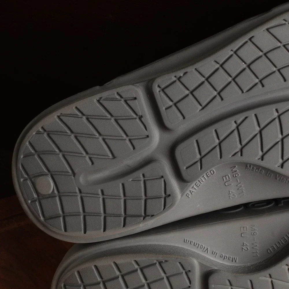 Oofos Sandals Unisex SZ M9 W11 Gray OOahh Sport Flex Recovery Coastal Slide Shoe
